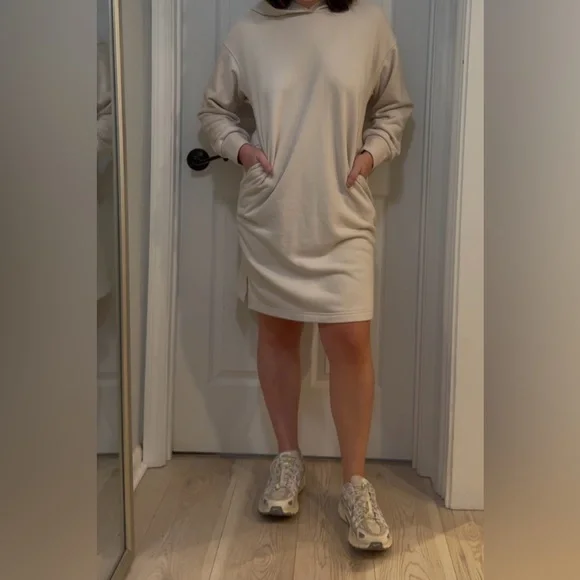 SOLD Uniqlo Cream Long Sleeve Dress - Picture 3 of 5